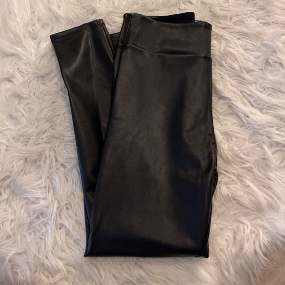 Abercrombie vegan leather leggings - Picture 3 of 5